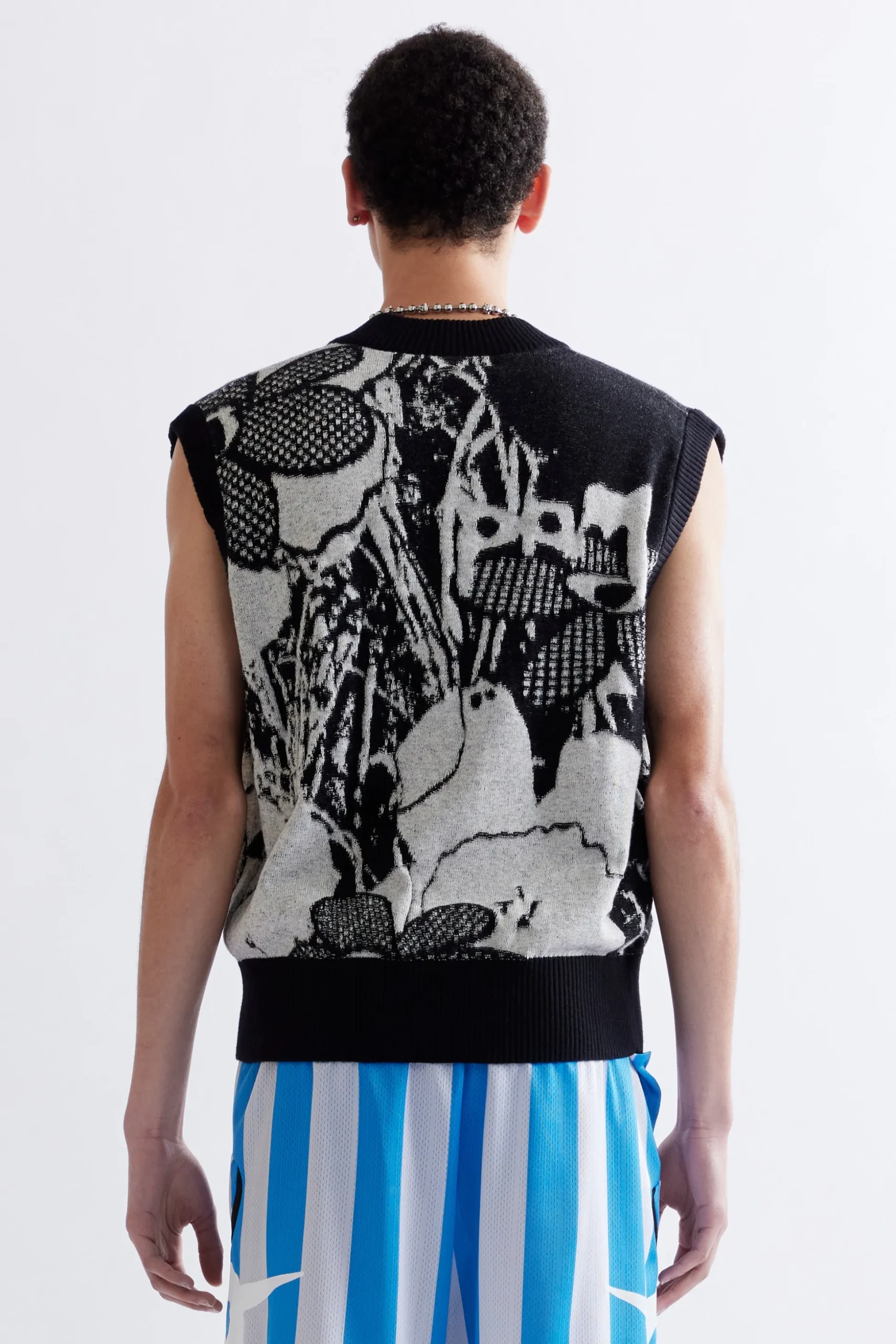 ARRANGEMENT V-NECK KNITTED VEST