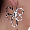ROUGH GESTURE FRAME EARRING
